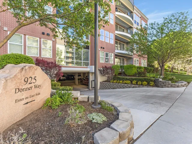 View of apartment building / complex