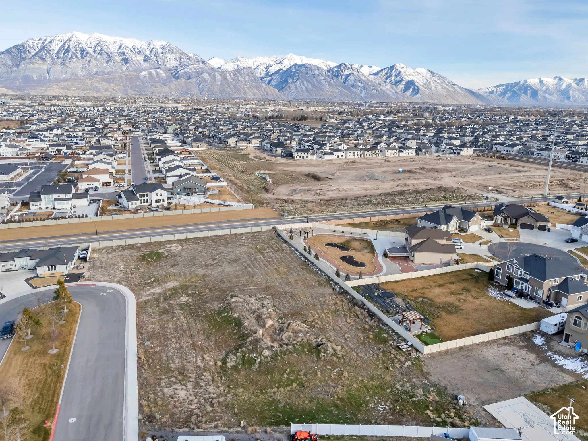Aerial view of property's location with nearby suburban area and a mountain backdrop