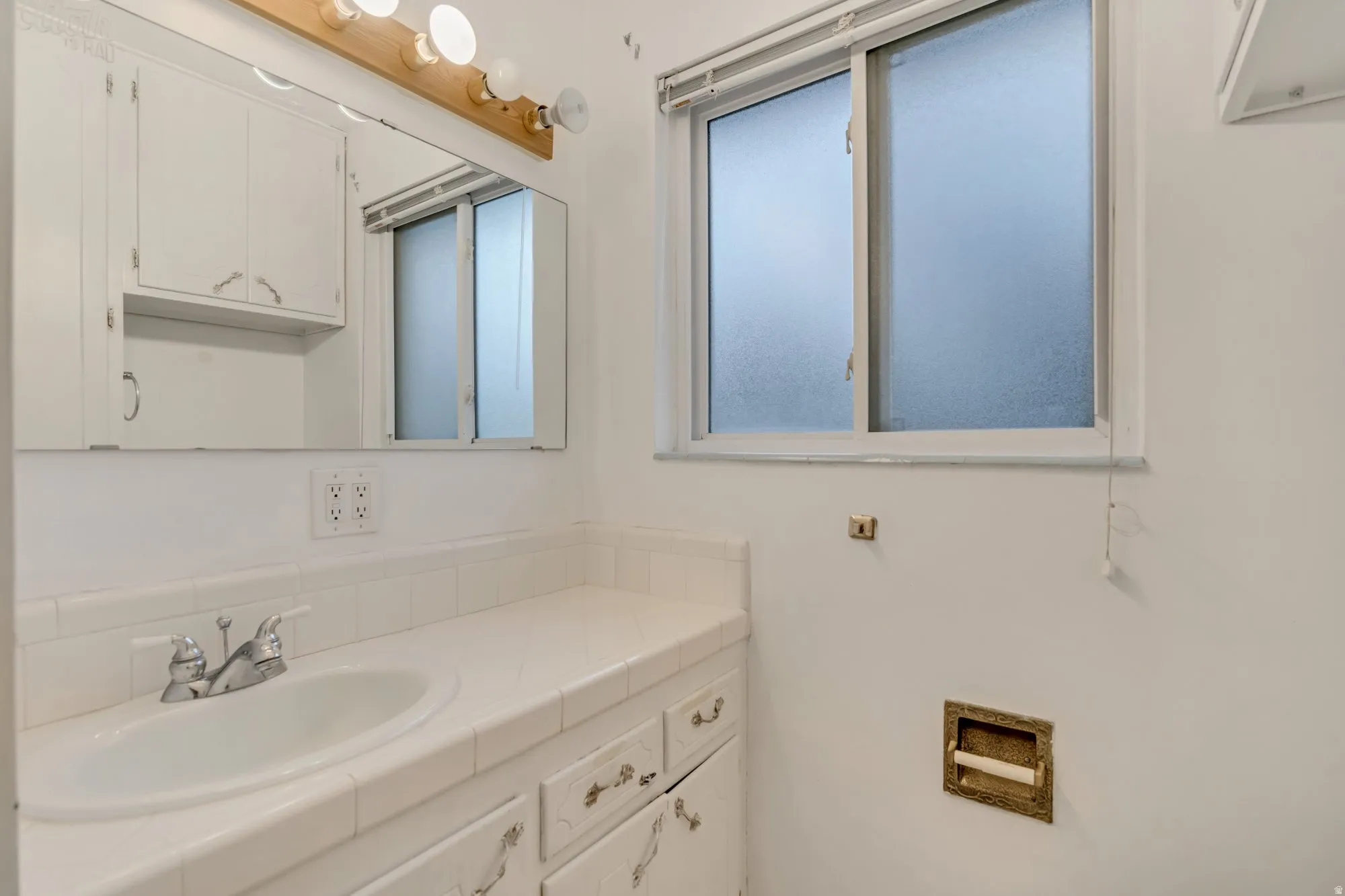 Bathroom with vanity and tub/shower combination, supporting the finished basement living area and flexible use potential.