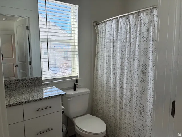 Full bathroom with a shower with curtain and vanity
