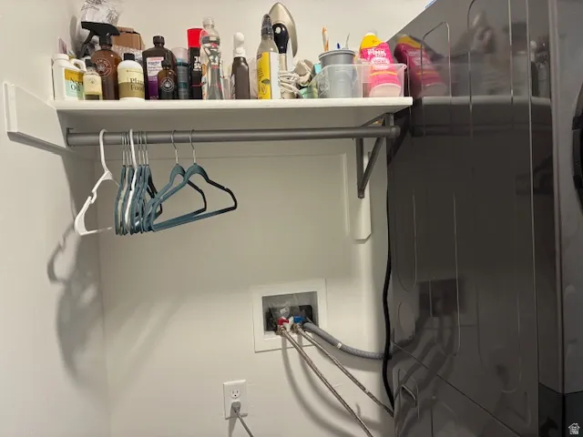 Laundry area with washer / dryer