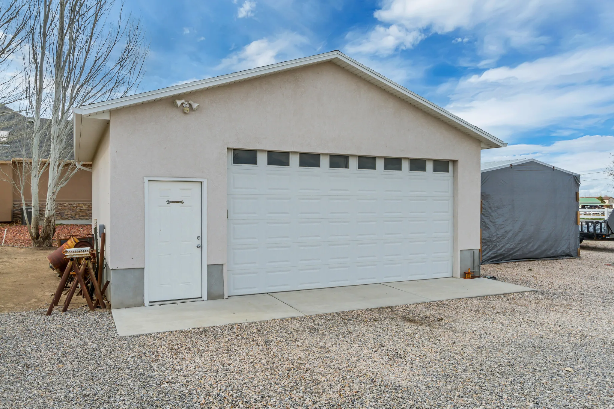 SHOP/Detached garage