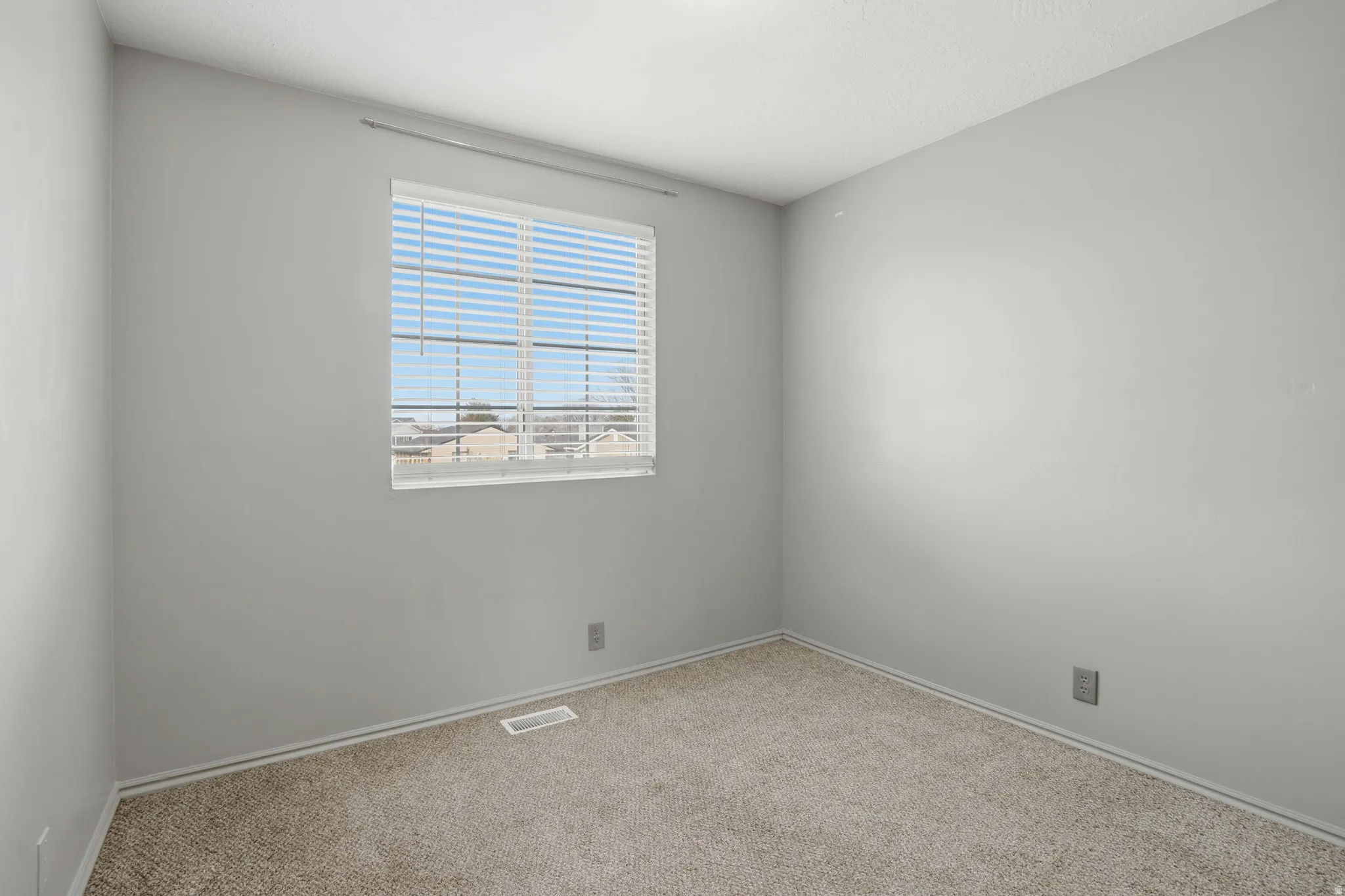 Unfurnished room with carpet flooring and baseboards