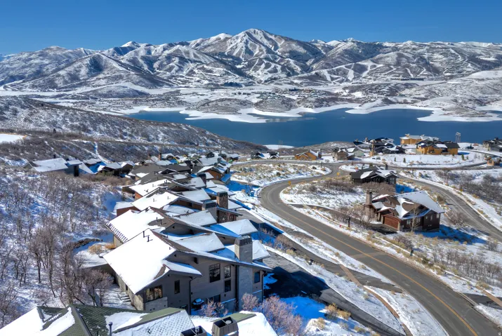 Snowy aerial view featuring a mountain view