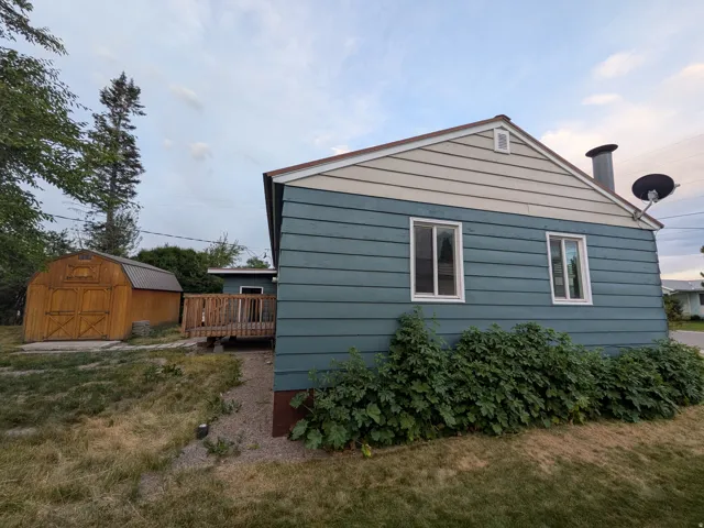 Single-story residence featuring blue siding with cream accents