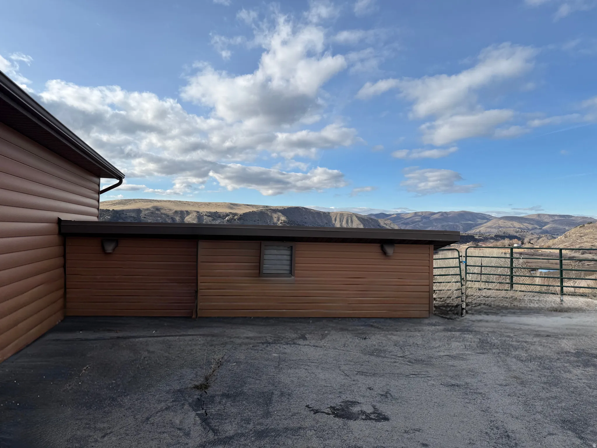 Garage with a gate and a mountain view