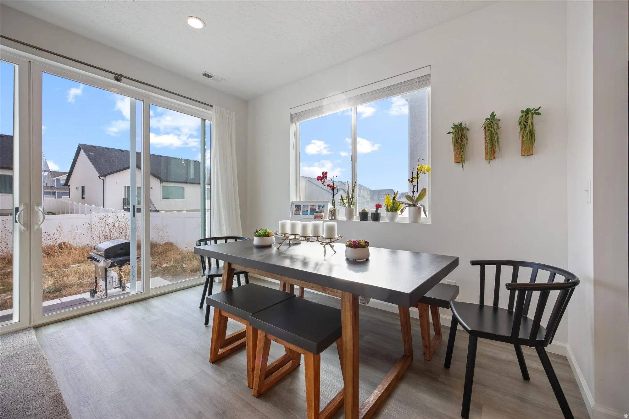Dining room.