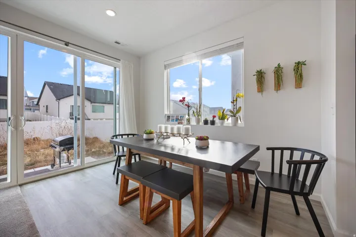 Dining room.