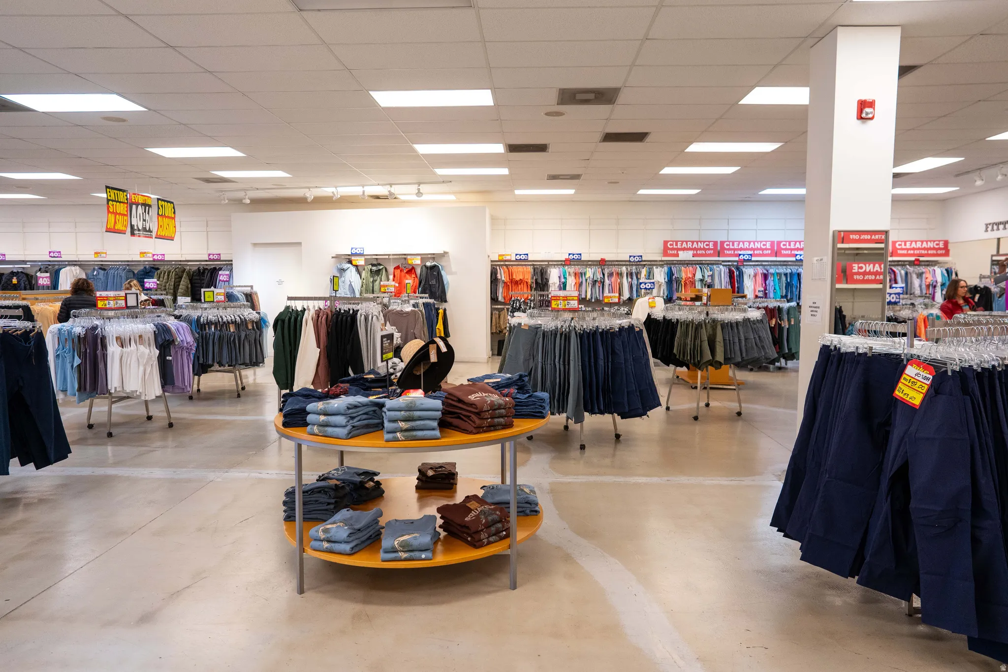 Misc room featuring a drop ceiling