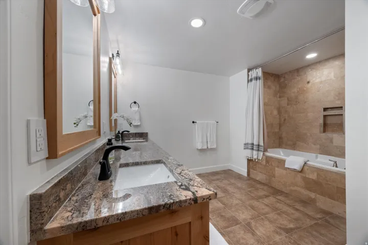 5823 E Elkhorn Dr, Eden, Utah 84310