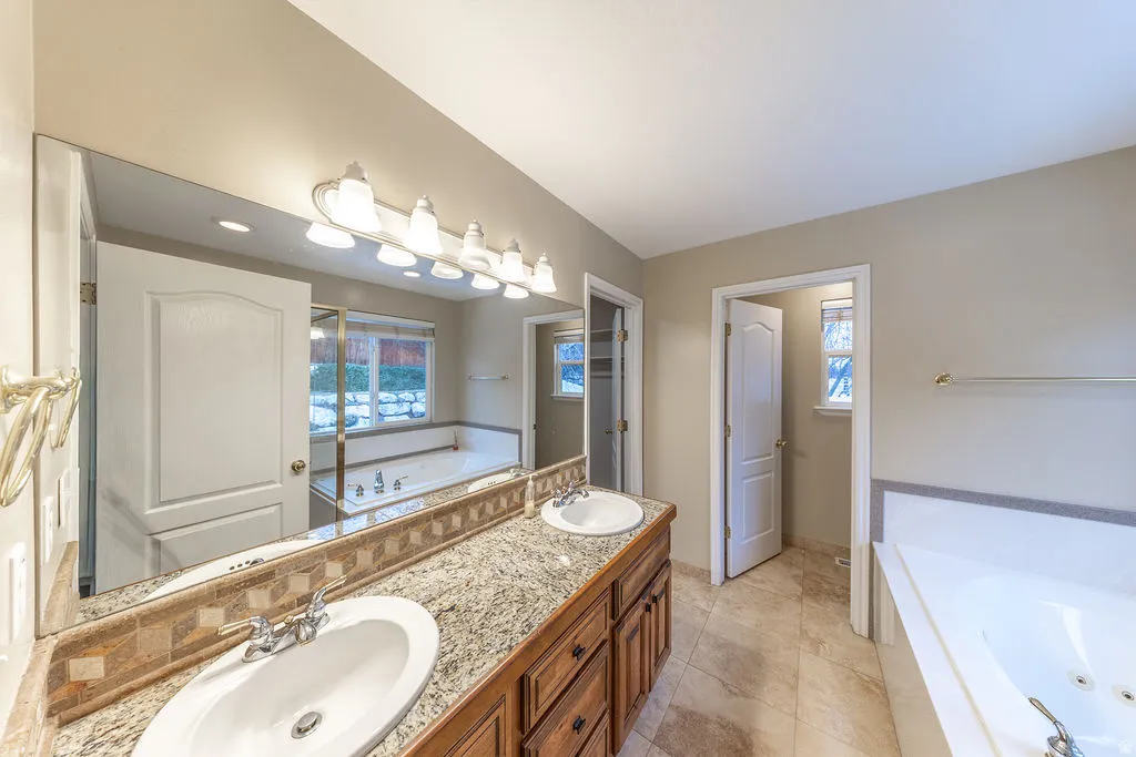 Master Bath - Upstairs