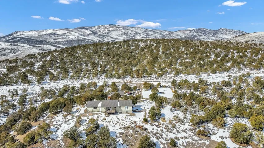 Snowy aerial view with a mountain view