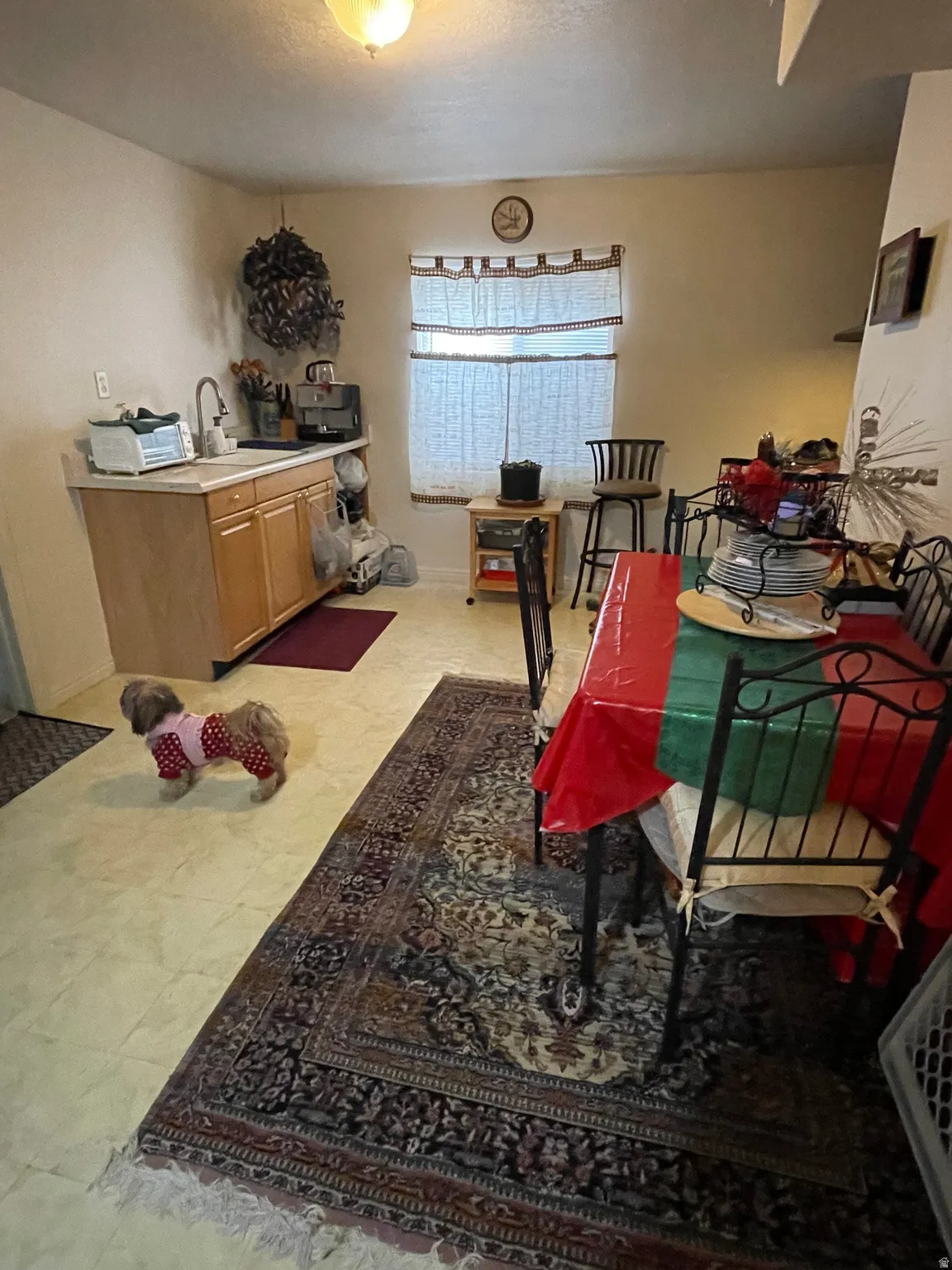 Dining room with baseboards