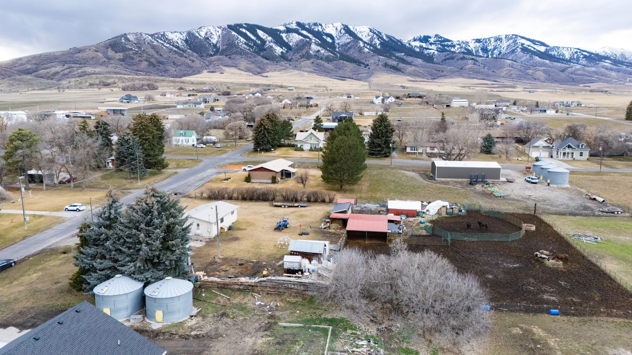 View of property location featuring mountains