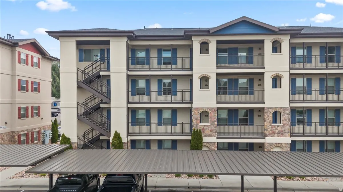 View of apartment building / complex