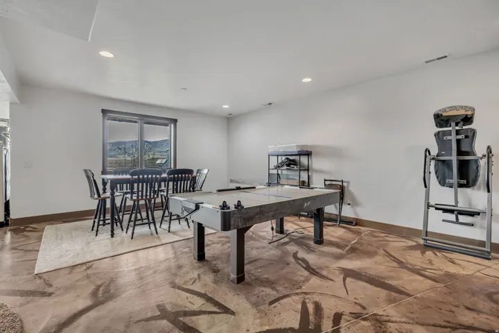 Recreation room with recessed lighting
