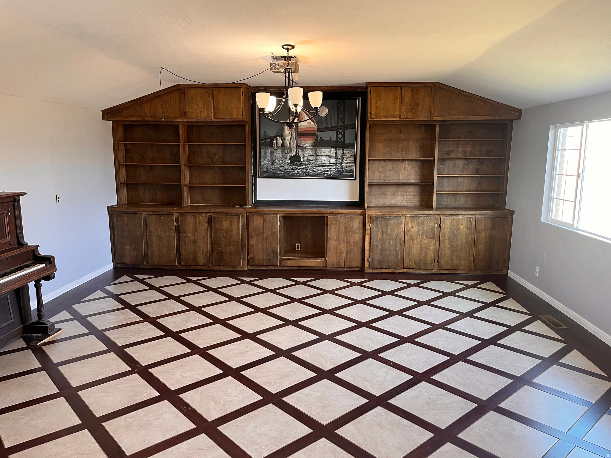 Theatre room with hardwood inlay tile