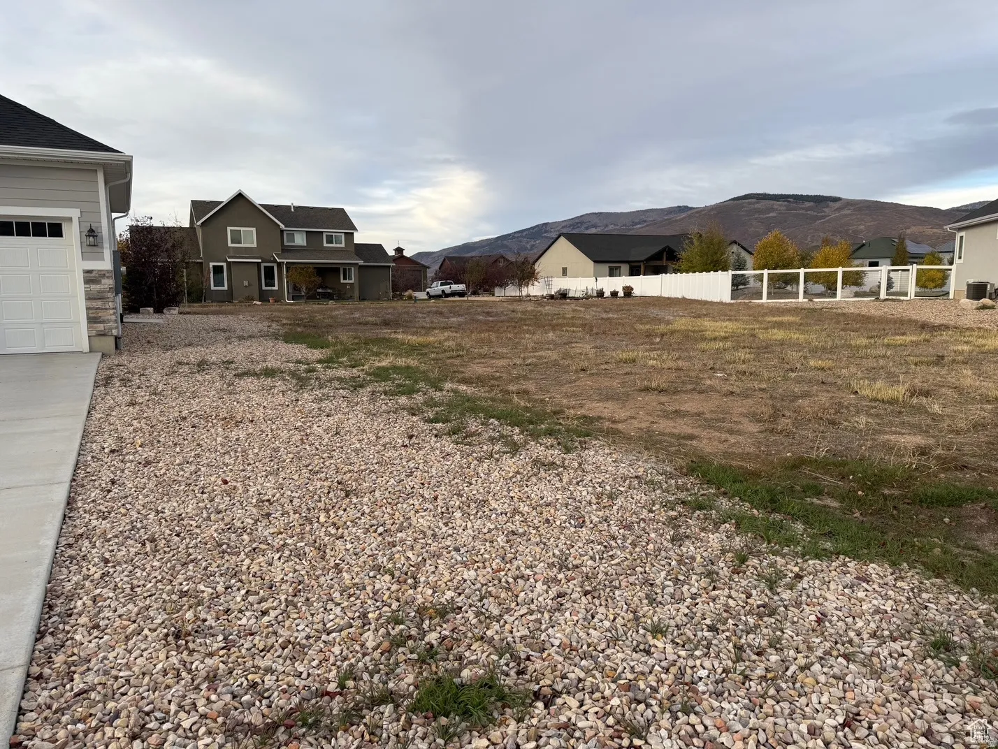 View of yard featuring a mountain view