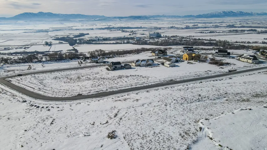 Snowy aerial view with a mountain view
