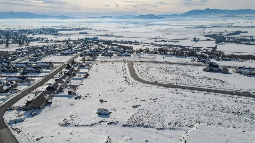 Snowy aerial view with a mountain view