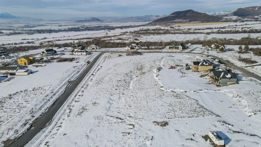 Snowy aerial view featuring a mountain view