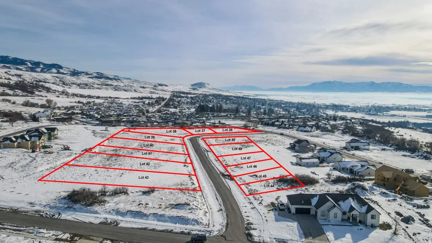 Snowy aerial view with a mountain view