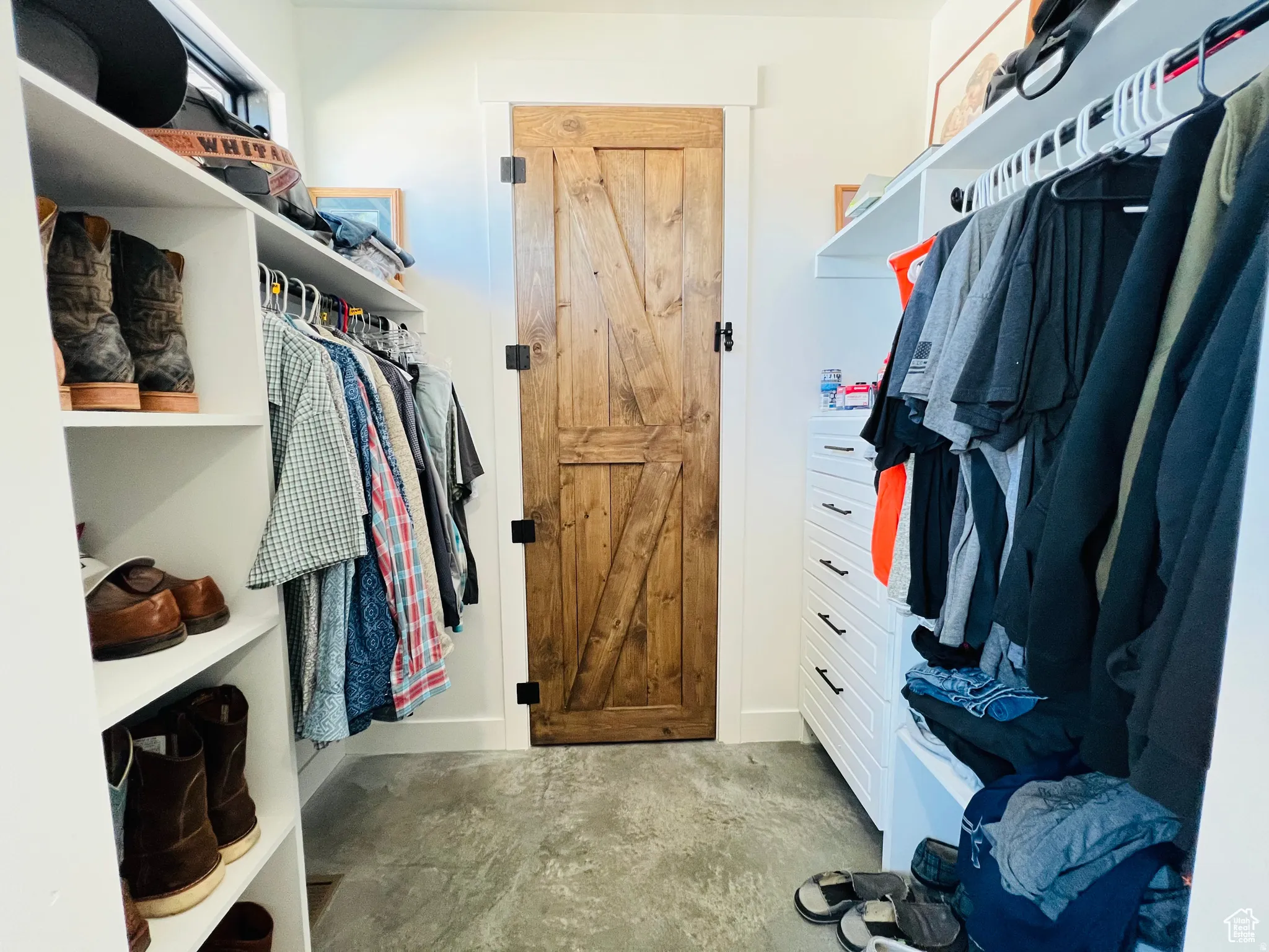 View of walk in closet