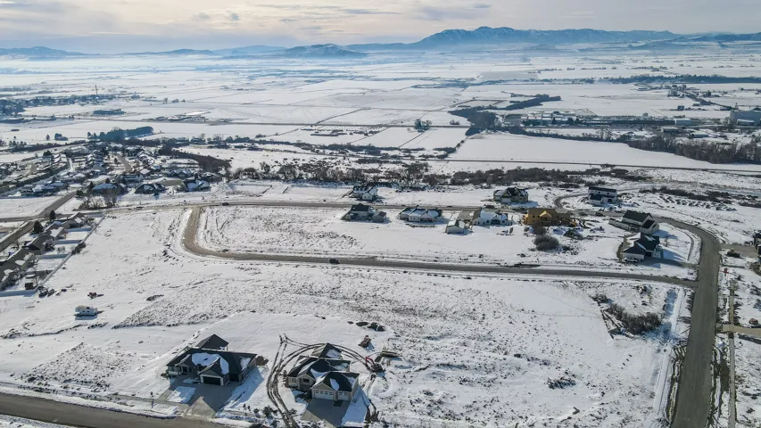 Snowy aerial view featuring a mountain view