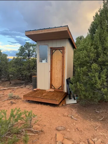 Outhouse w/compost toilet