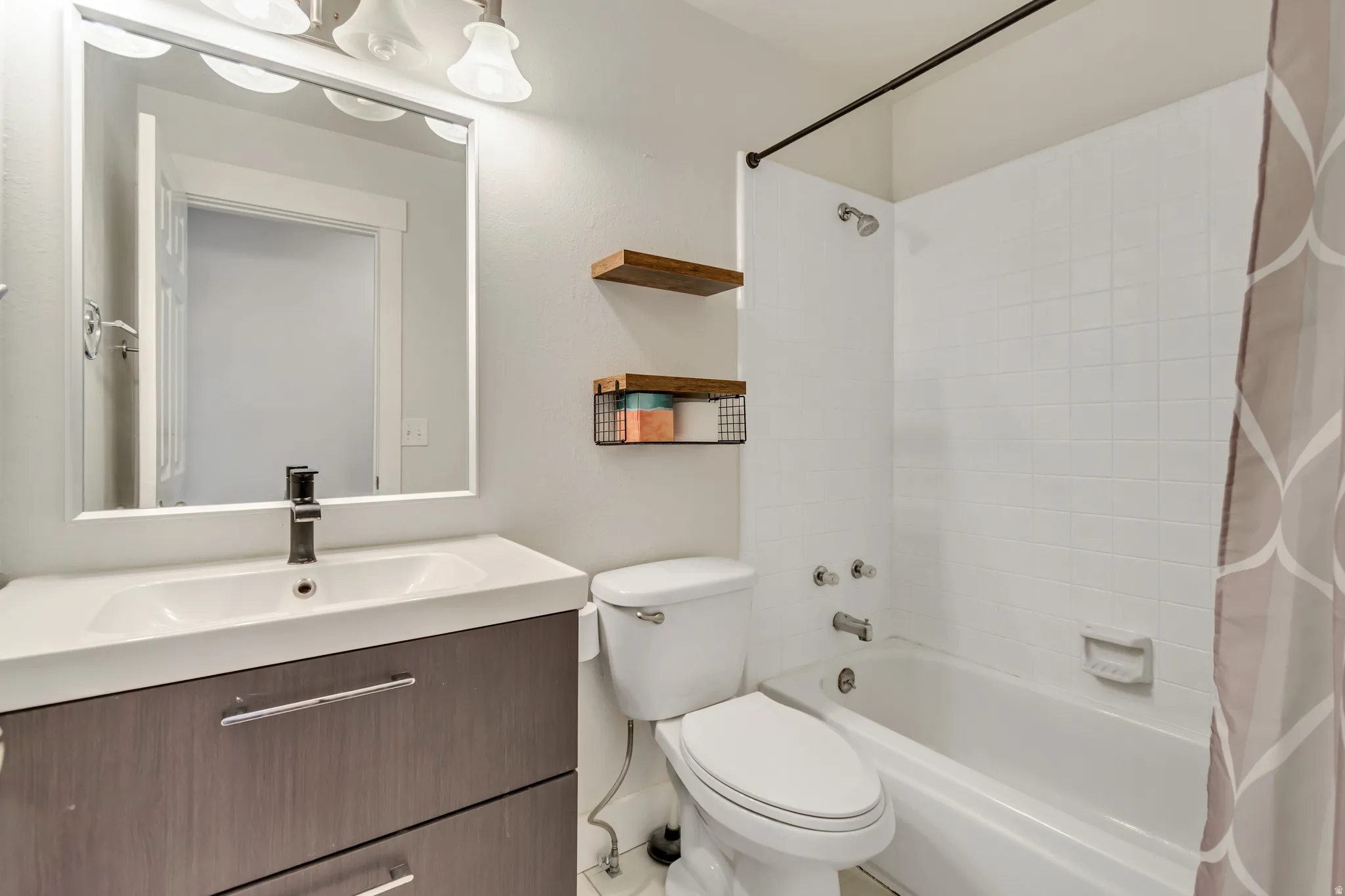 Main Floor Bathroom #2
