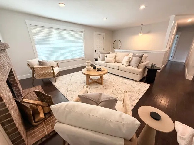 Hallway to bedrooms