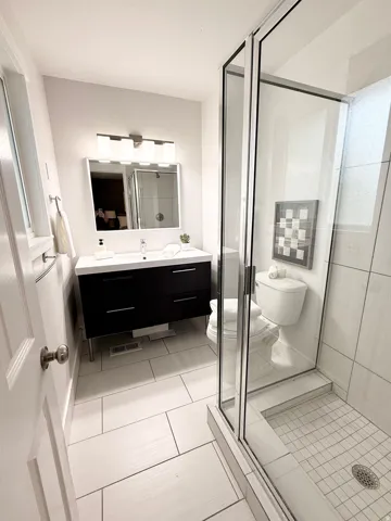 Ensuite Primary Bathroom #1
