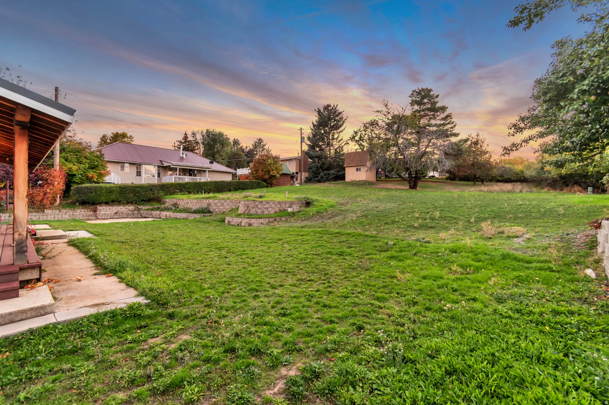 View of grassy yard with an outdoor structure