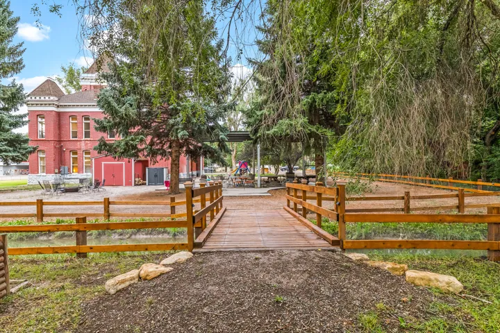 View of home's community