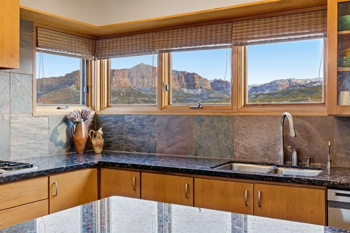 261 Valley View Dr, Springdale, Utah 84767