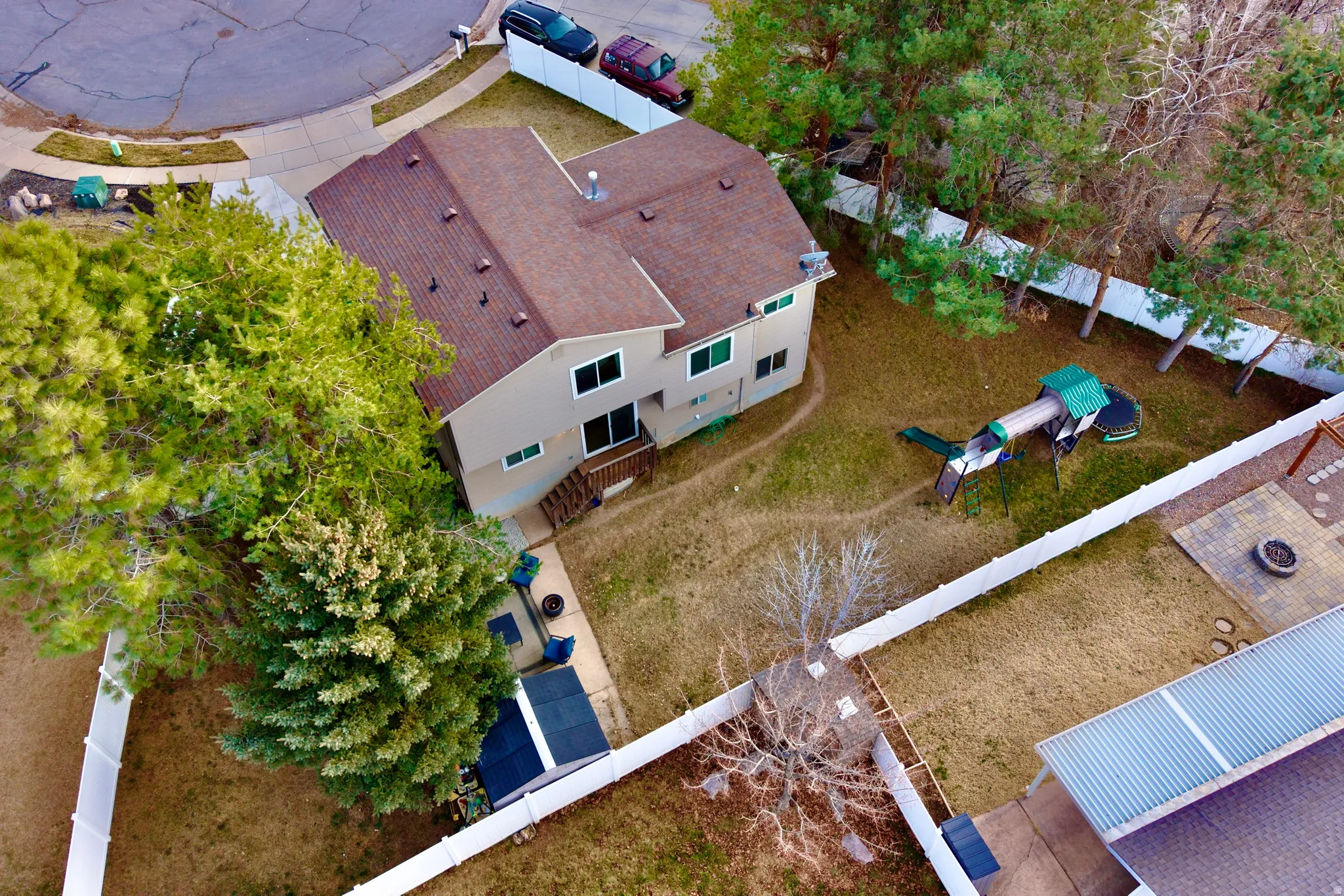 Aerial view of property and surrounding area