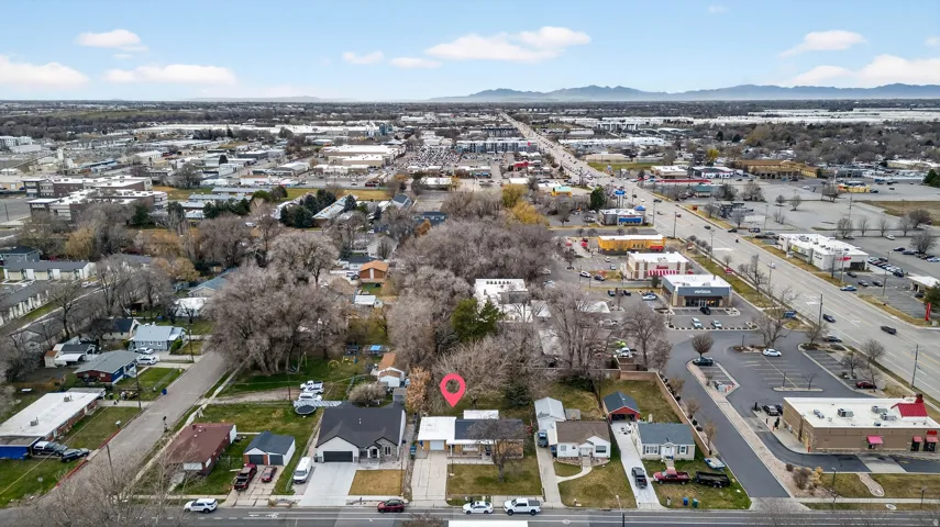 Aerial view of property's location with mountains