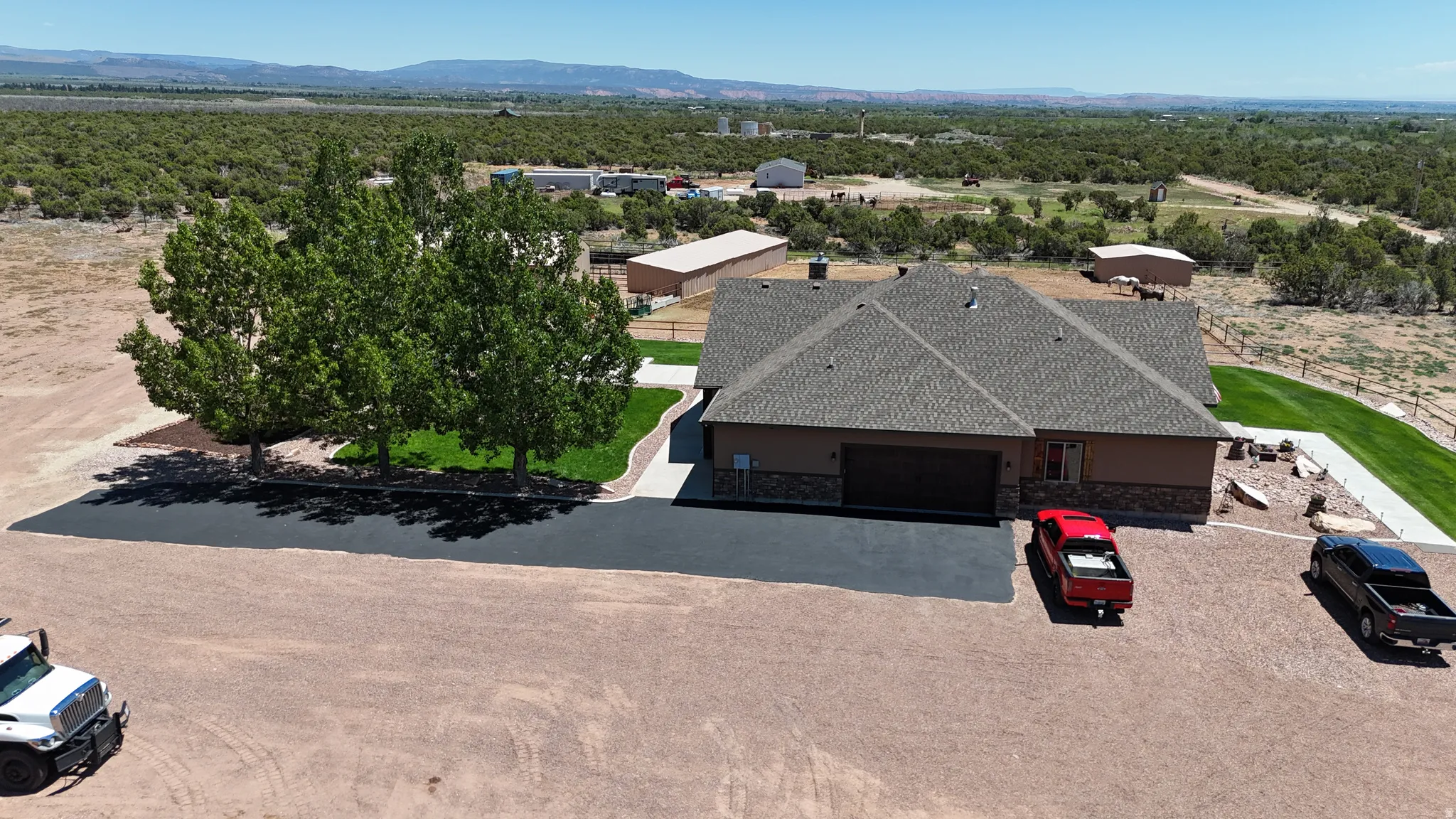 Contemporary ranch-style residence featuring a multi-tone facade, attached garage, and a charcoal shingle roof