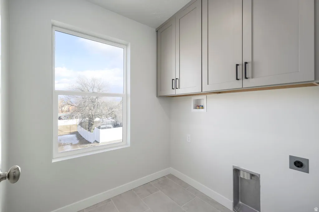 Plenty of room for laundry day essentials, making washing and folding feel effortless. *Spec photo. Colors and finishes will be different.