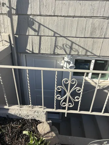 Mother-in-law entrance