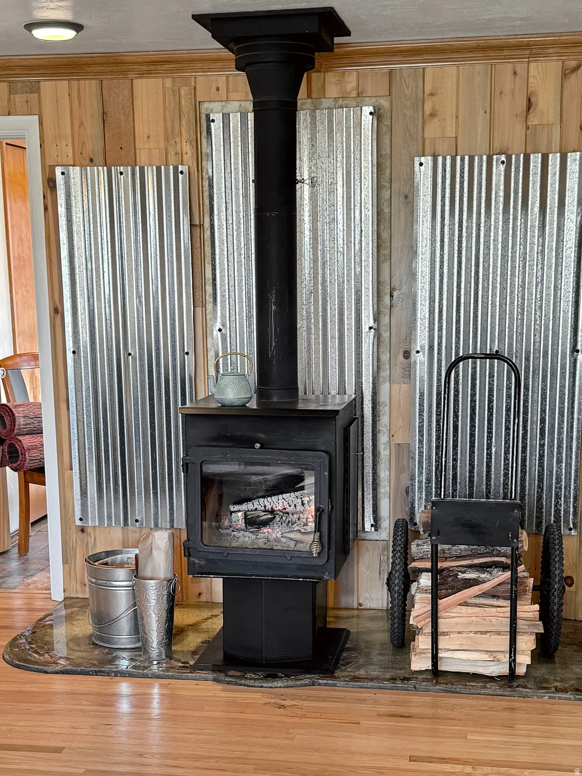 Detailed view of wooden walls