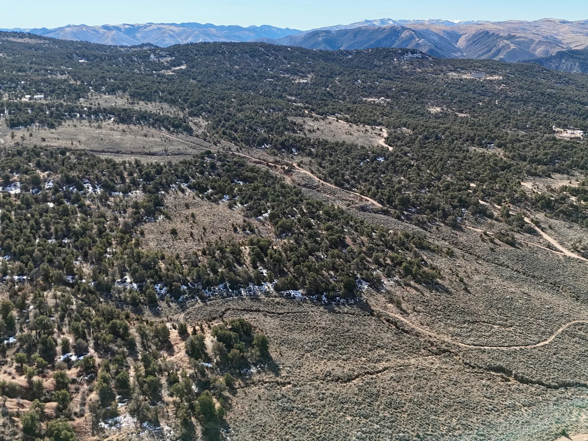 Aerial view of property's location featuring a mountain backdrop