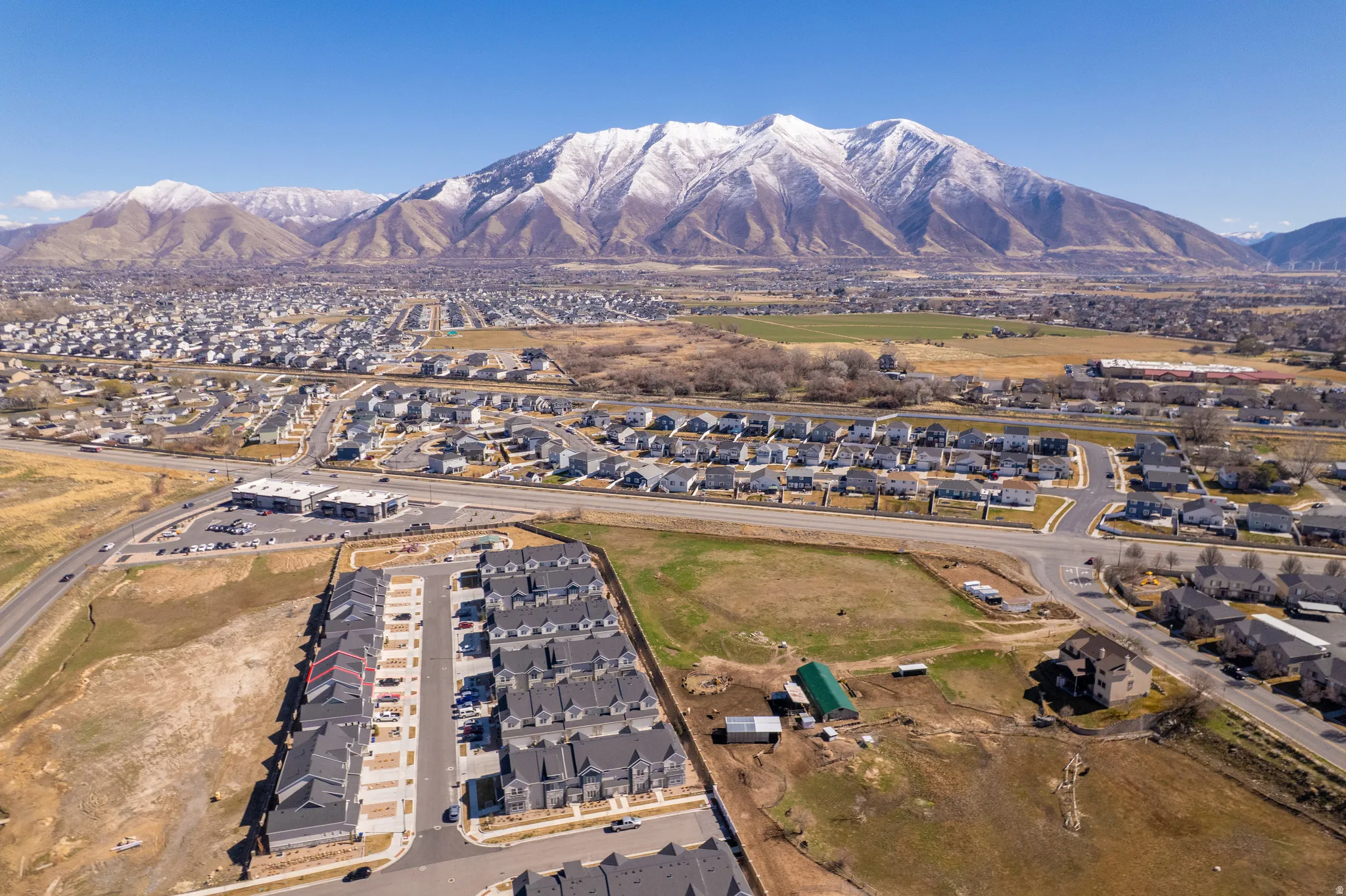 Aerial view of property's location featuring nearby suburban area and mountains