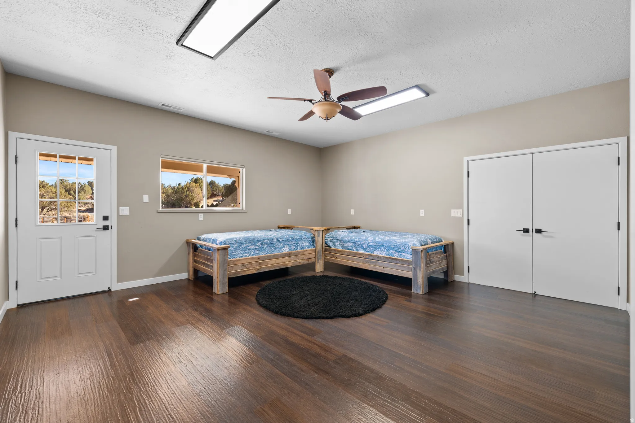 Den/Bedroom/Flex-space with interior AND exterior entrances