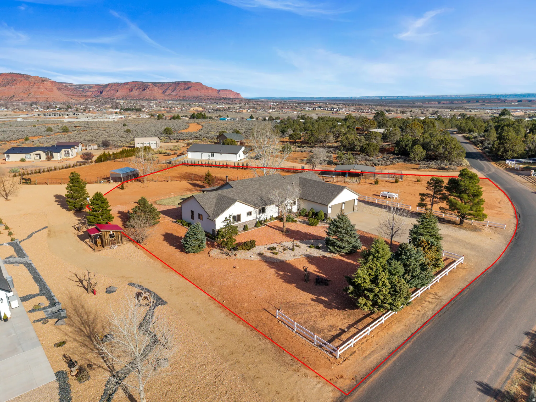 Red Rock Back Drop, property outlines in red
