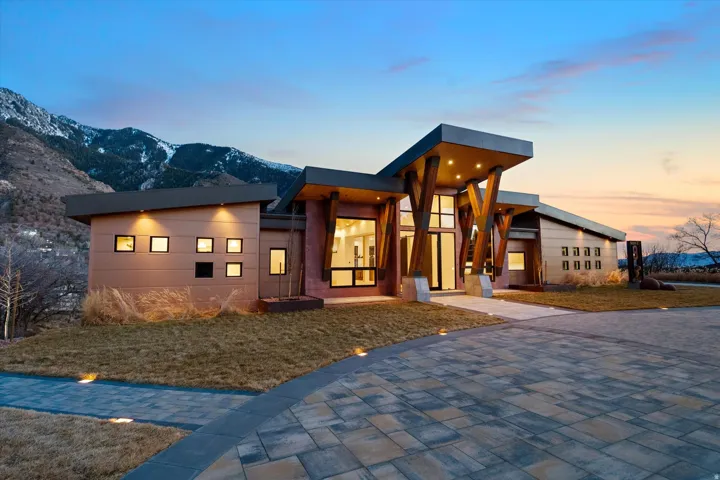 Contemporary house featuring a front yard and a mountain view