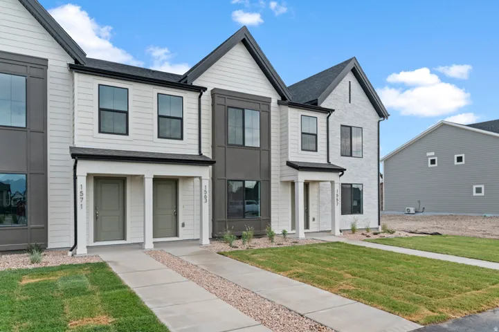 View of front of home featuring a front lawn