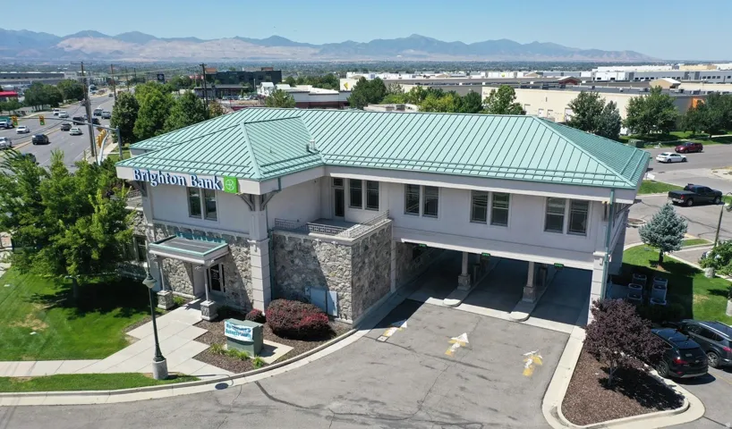 View of front of home featuring a mountain view, a standing seam roof, stucco siding, and stone siding