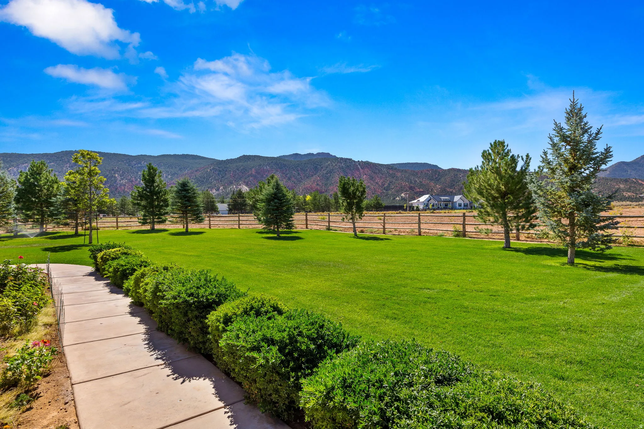 View of yard with a mountain view and a view of rural / pastoral area