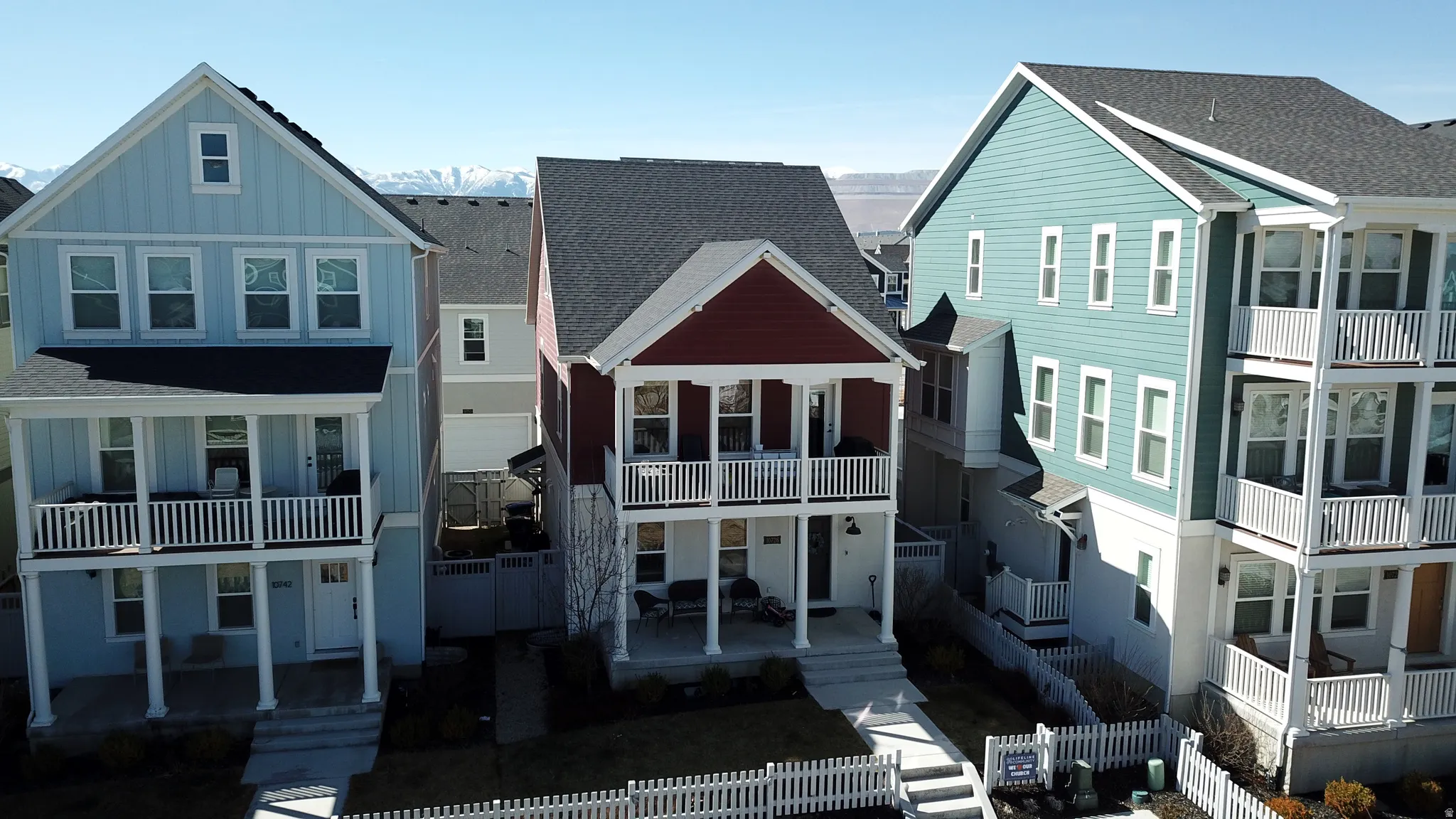 View of front facade with covered porch and a fenced front yard
